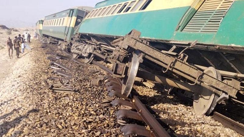 Pakistan’da Tren Kazası: 5 Kişi Hayatını Kaybetti, 30’dan Fazla Yaralı