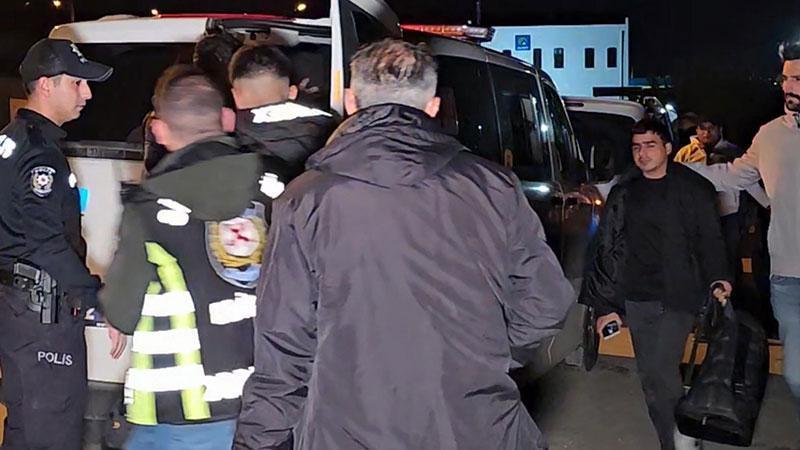 Çalıntı İhbarı Polisi Harekete Geçirdi: Araçtan 7 Düzensiz Göçmen Çıktı