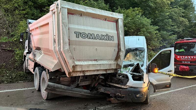 Ordu’da Feci Kaza: Kamyonun Çarptığı Minibüste 23 Kişi Yaralandı