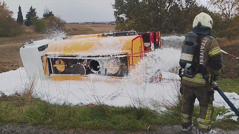 Küçükkılıçlı’da tanker kazası: Ekipler yangın riskine karşı önlem aldı