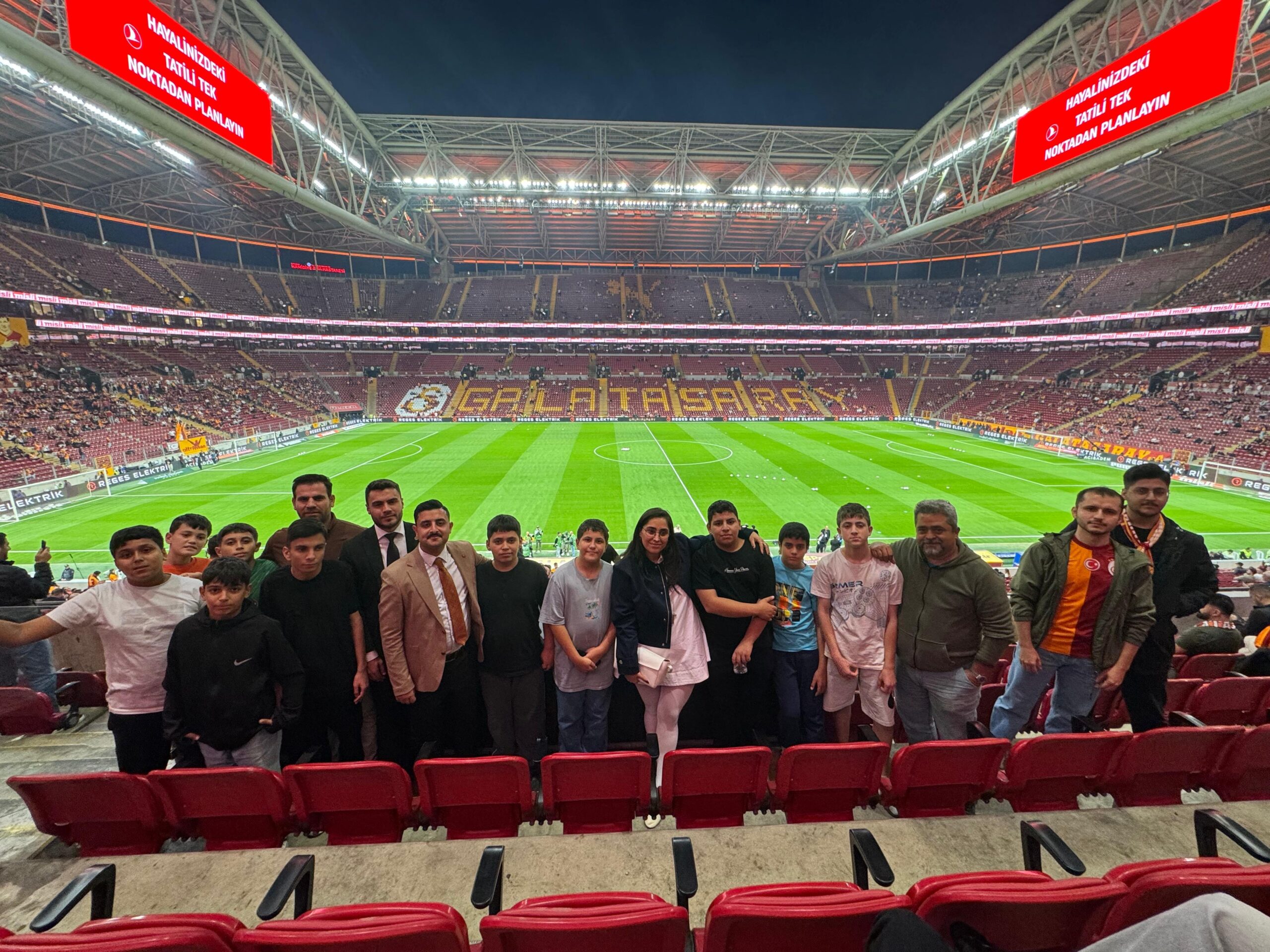 İstanbul Fatih Mezunlar Derneği’nden Gençlere Anlamlı Jest: Adanalı Gençler RAMS Park Heyecanını Yaşadı